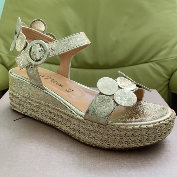 Paolo Mattei NWT. EU Size 37. True to Size. Gold. - Picture 5 of 11